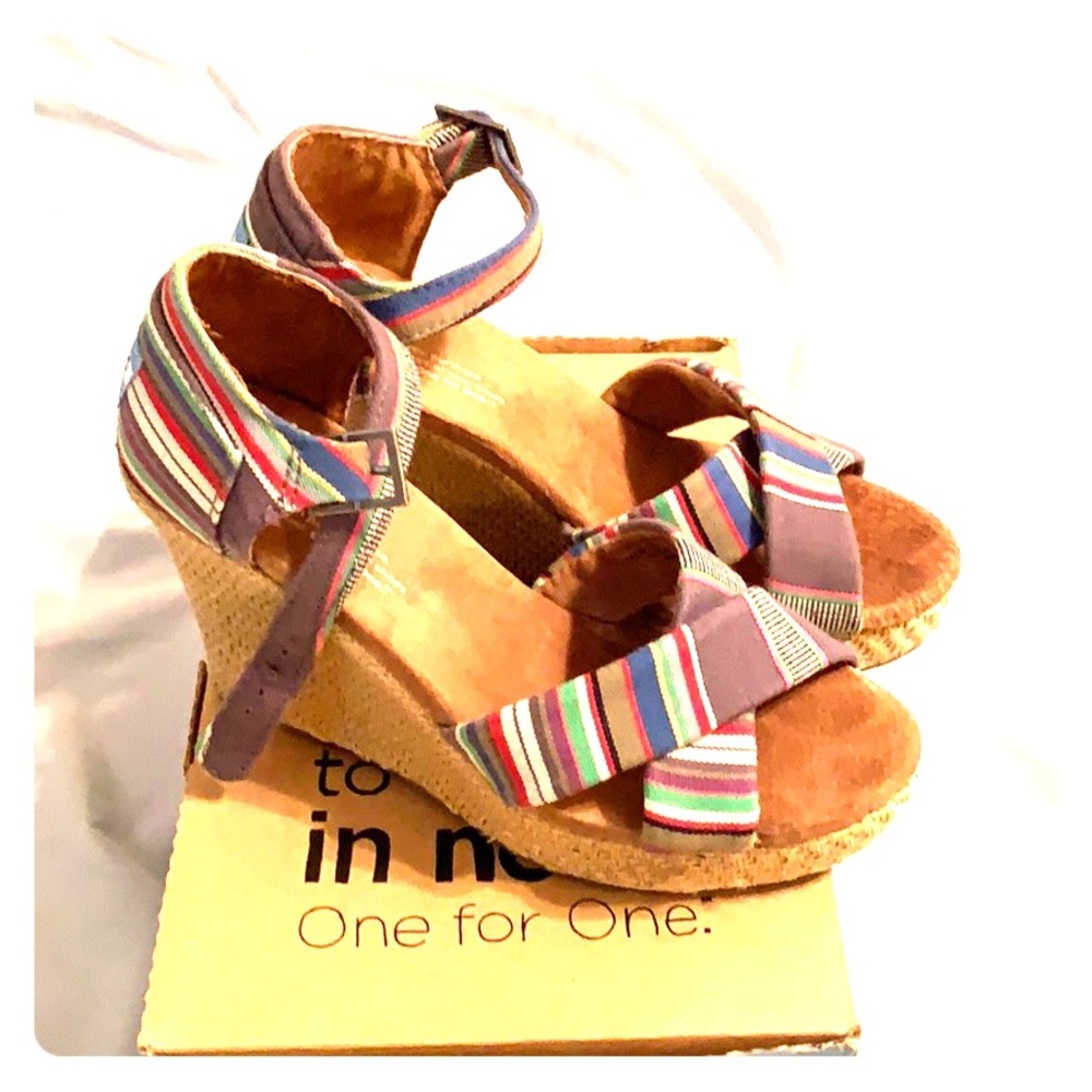 Toms wedge size 6